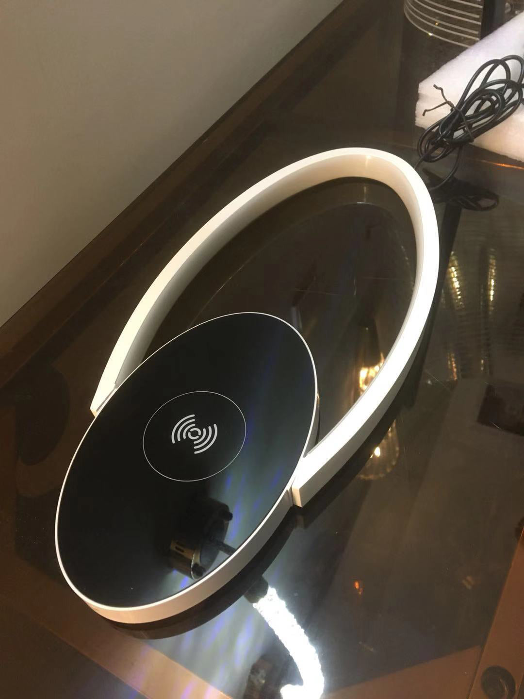 Chargeur sans fil en forme d'oeuf lampe à LEM nordique Métal Métal Lumière de nuit en blanc