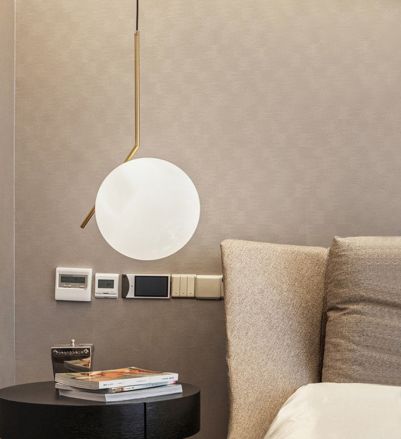 Brass Globe Single Pendant Light in Modern Creative Style Fer Whited Fon Lamping avec une teinte en verre