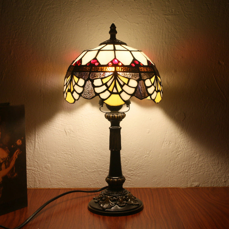 Table Dome Light 1-Bulb Verre en vitrail Tiffany Tix Tablette de chevet avec motif de coquille en marron
