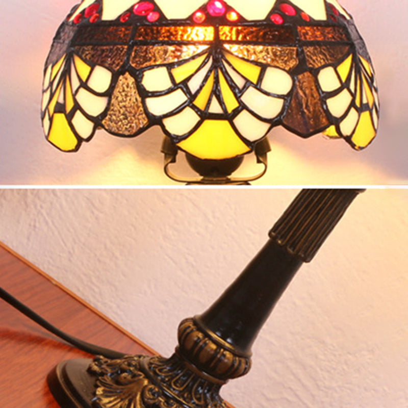 Table Dome Light 1-Bulb Verre en vitrail Tiffany Tix Tablette de chevet avec motif de coquille en marron
