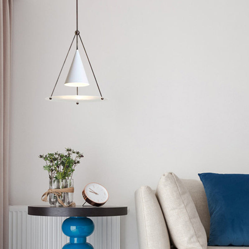 1 Cuisine de tête à la baisse de l'éclairage de suspension moderne avec une teinte en métal effilée