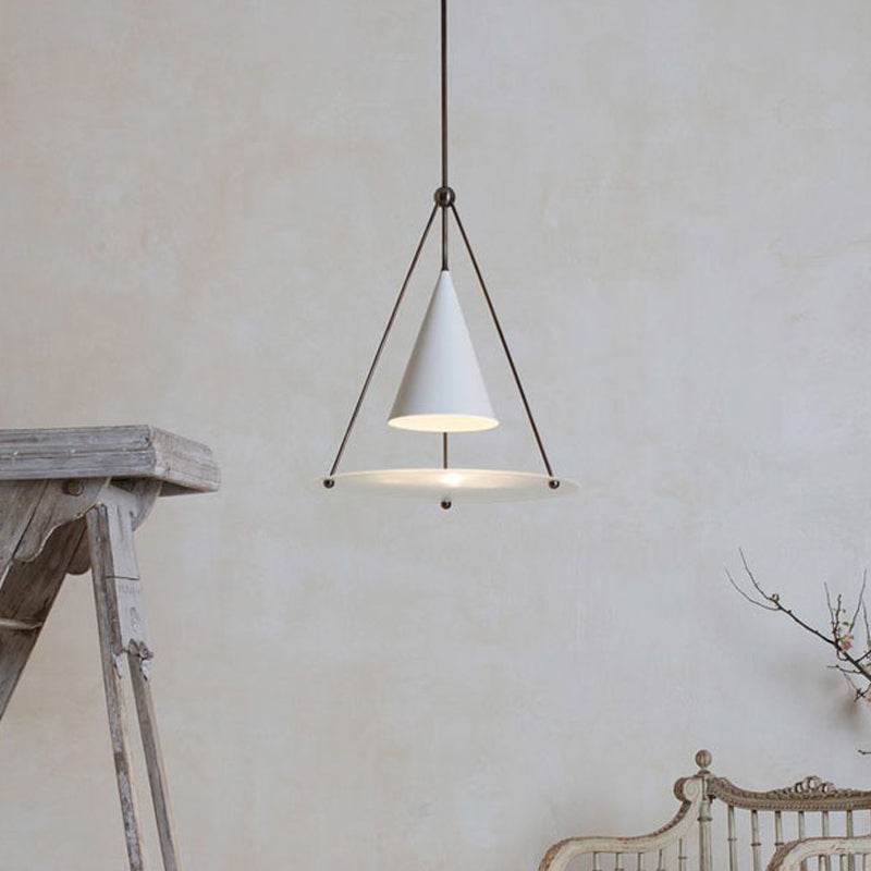 1 Cuisine de tête à la baisse de l'éclairage de suspension moderne avec une teinte en métal effilée