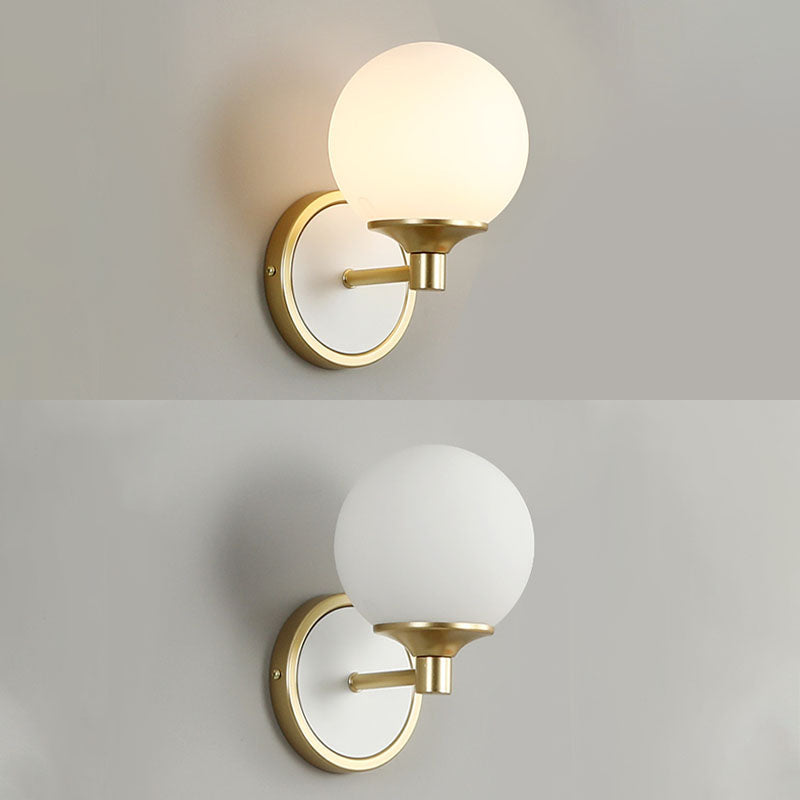 Luz de pared de la esfera blanca Luz de la pared de vidrio de vidrio moderno lámpara de montaje para el dormitorio