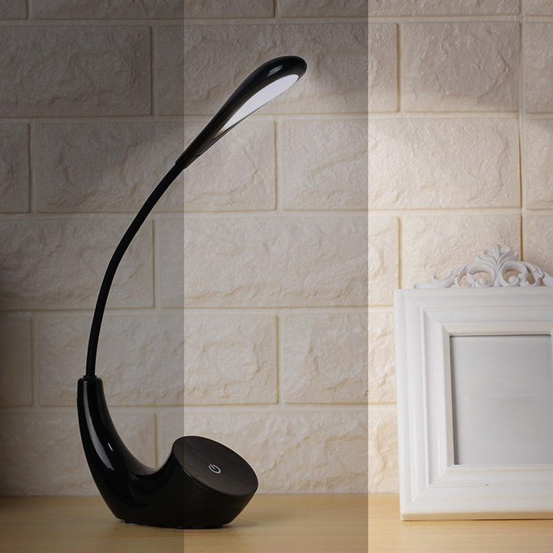 Lámpara de escritorio de brazo de plástico Flexible Luz de lectura recargable LED minimalista con control táctil