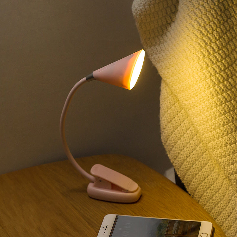 Coup de table à pinces conique Macaron Plastique Couple de chambre LED LECTURE LED avec un bras flexible