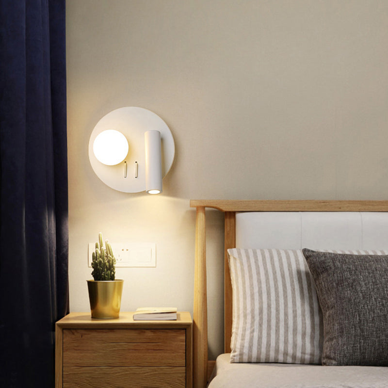 Moderna semplicità lettura da parete luce metallica da parete per un letto