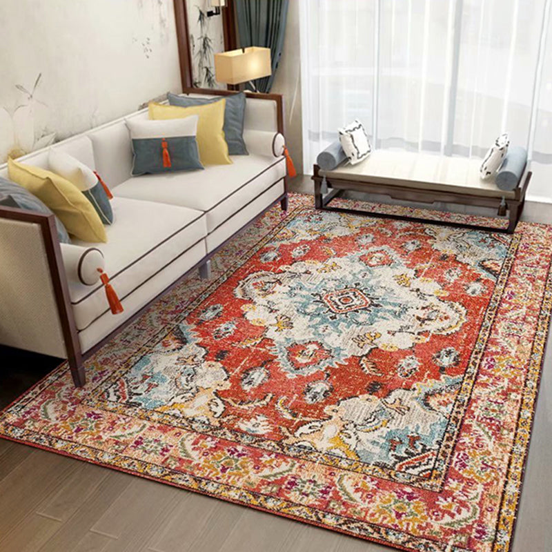 Alfombra de patrón simétrico retro alfombra de poliéster de tono rojo alfombra sin deslizamiento para sala de estar