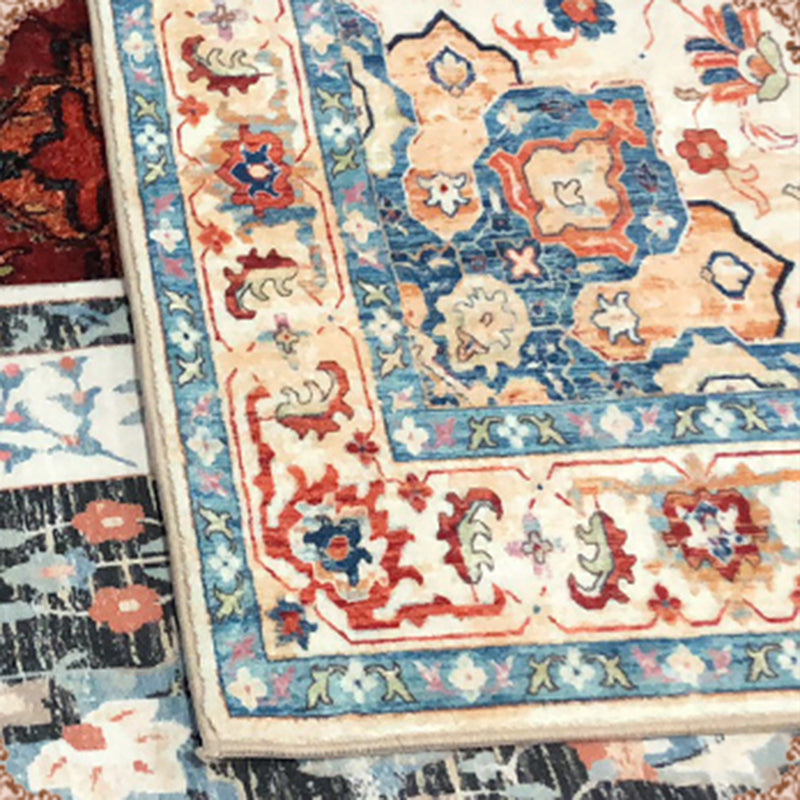 Alfombra de patrón simétrico retro alfombra de poliéster de tono rojo alfombra sin deslizamiento para sala de estar