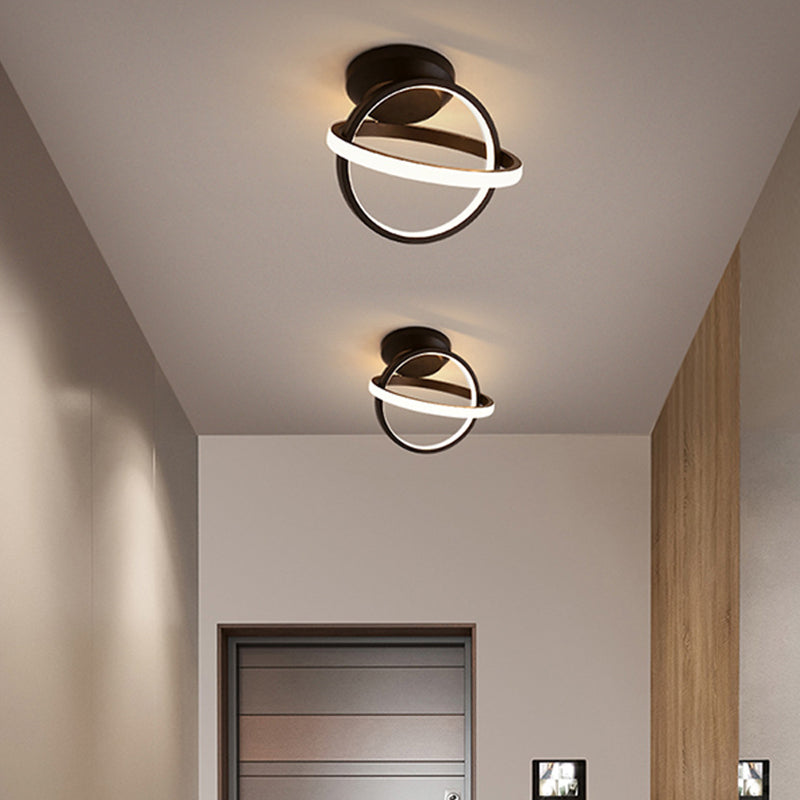 Plafoniera a LED lineare a 2 luci in un moderno e semplice apparecchio da soffitto in alluminio con paralume in silicone