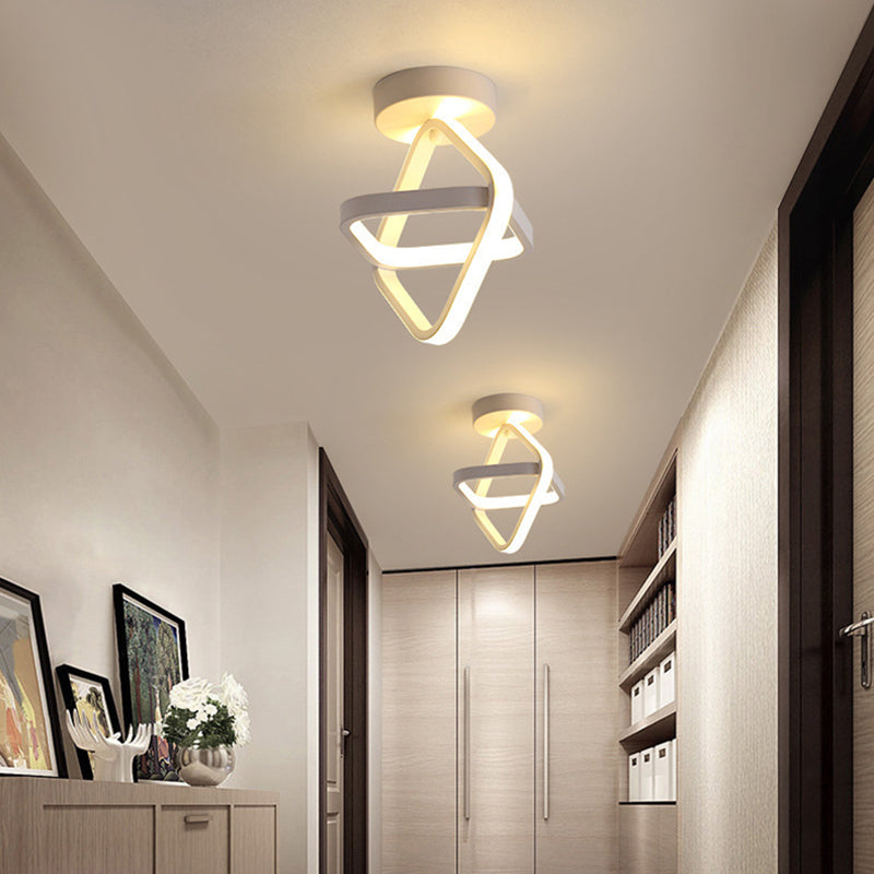 Plafoniera a LED lineare a 2 luci in un moderno e semplice apparecchio da soffitto in alluminio con paralume in silicone