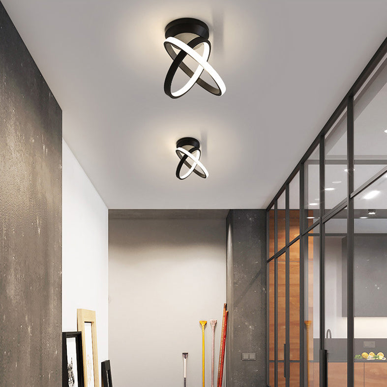Plafoniera a LED lineare a 2 luci in un moderno e semplice apparecchio da soffitto in alluminio con paralume in silicone