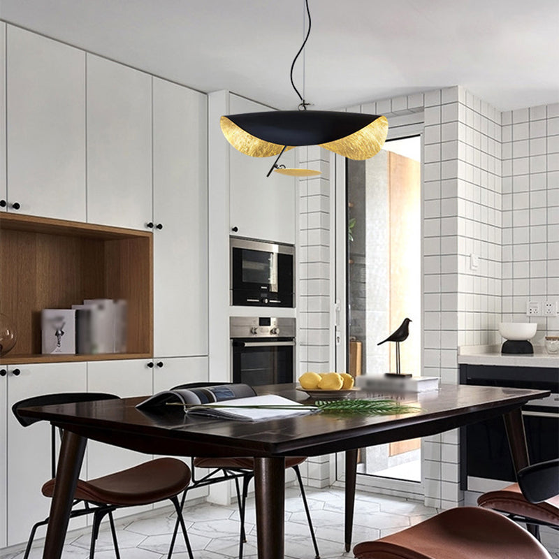 Modern Creative Creative LED Light Light Iron Ithing Hanging Lampada con tonalità in foglio d'oro