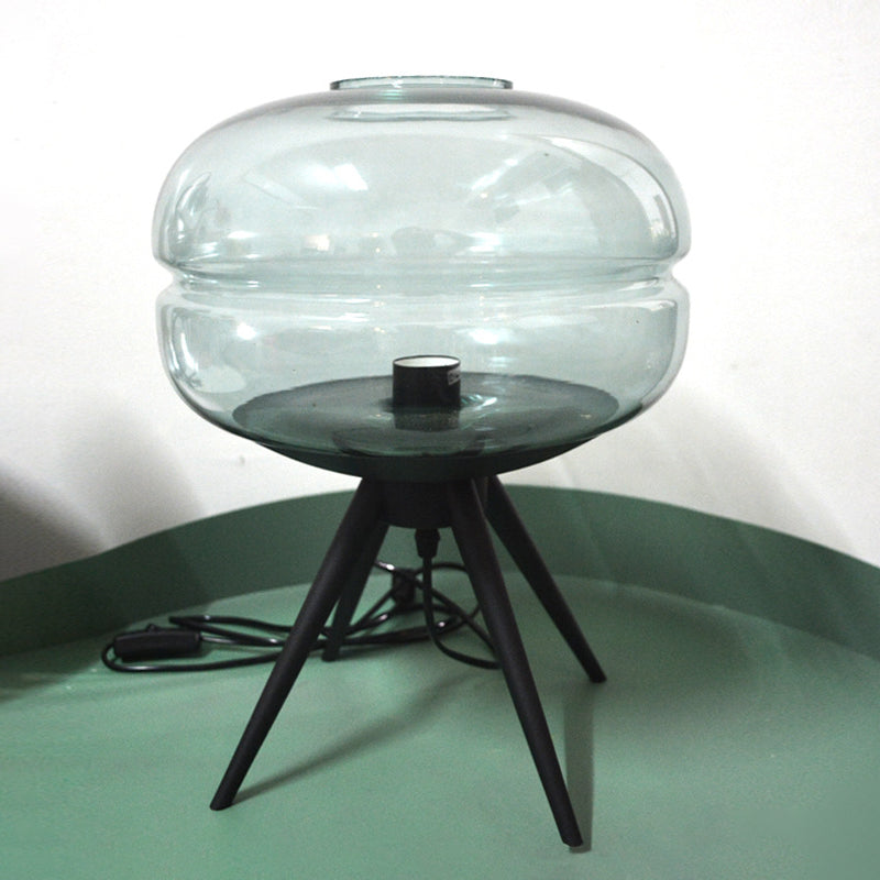 Postmoderne UFO-förmige Glas Tischlampe Single-Bulb-Nachttischlicht mit Quadpod