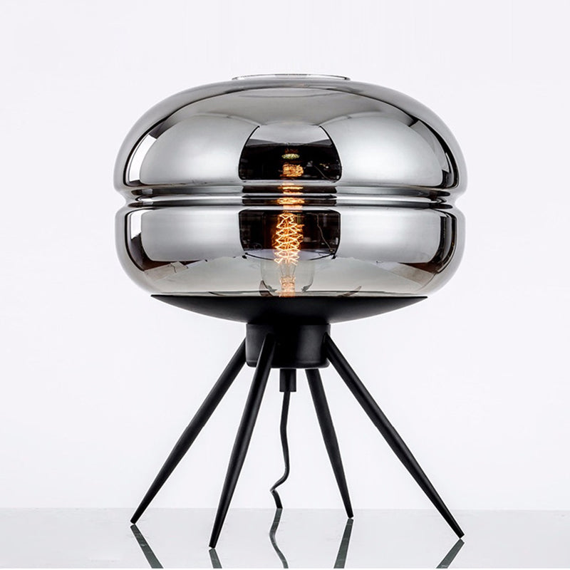Postmoderne UFO-förmige Glas Tischlampe Single-Bulb-Nachttischlicht mit Quadpod