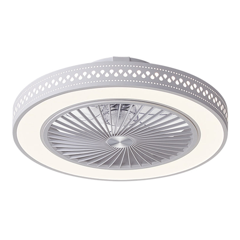 Weiße ausgehöhlte Lüfterlampenleuchte moderne LED-Metall-Halbblüte für Schlafzimmer