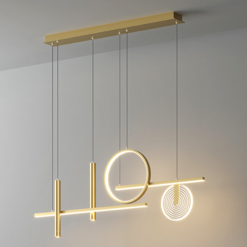 Impostazione dell'illuminazione del lampadario ombreggiato in metallo per la sala da pranzo