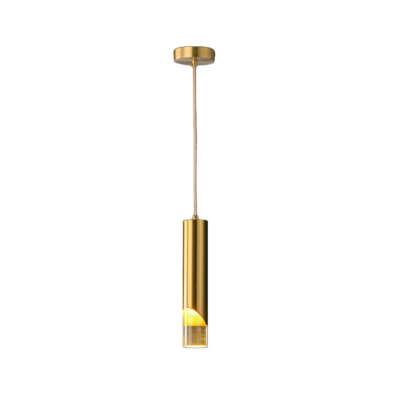 Luz colgante LED cilíndrica dorada en una moderna lámpara colgante de cobre de estilo de lujo con sombra acrílica