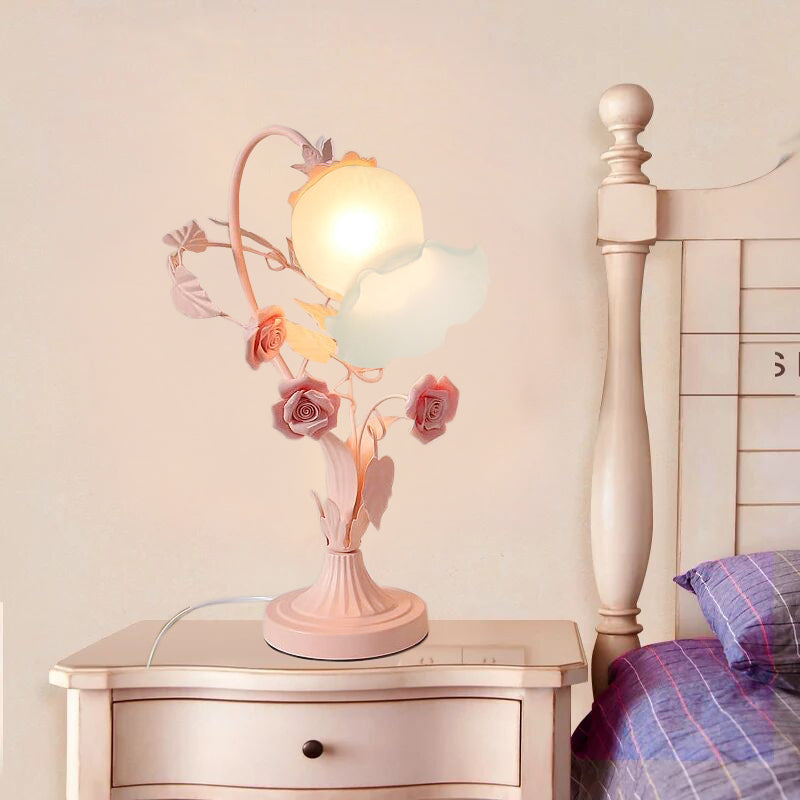Lampada da comodino rosa a 1 testa in vetro smerigliato opale di campagna per camera da letto con fiori