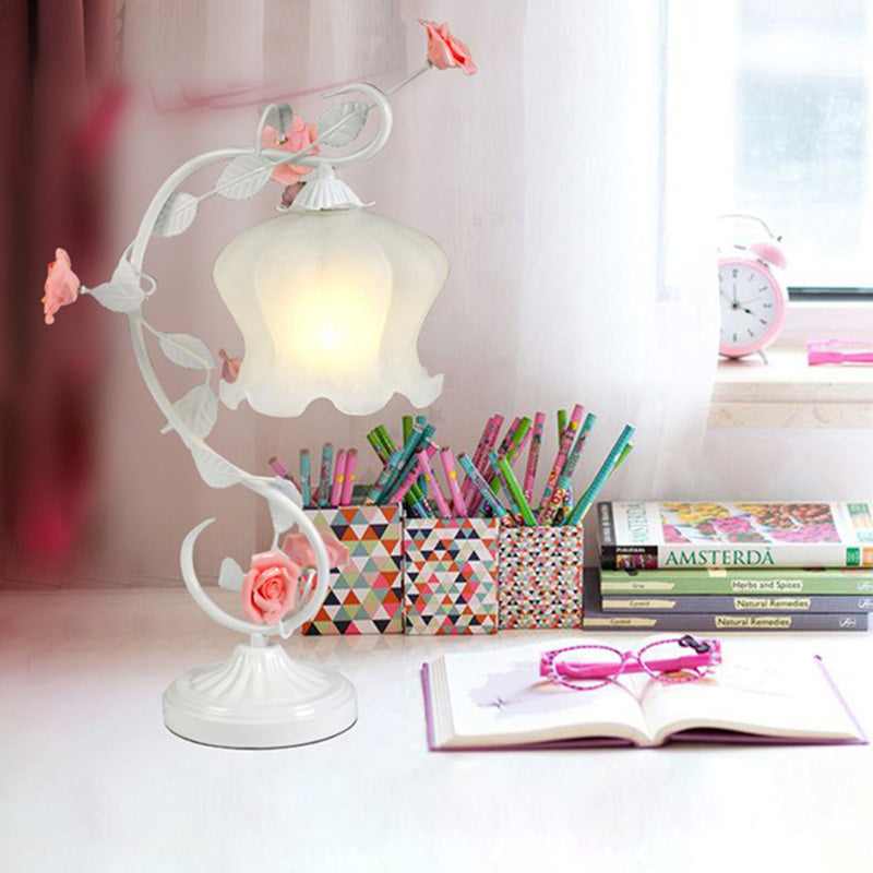 1 Bulb Floral Table Lamp Traditional White/Green Frosted White Glass Night Light for Living Room