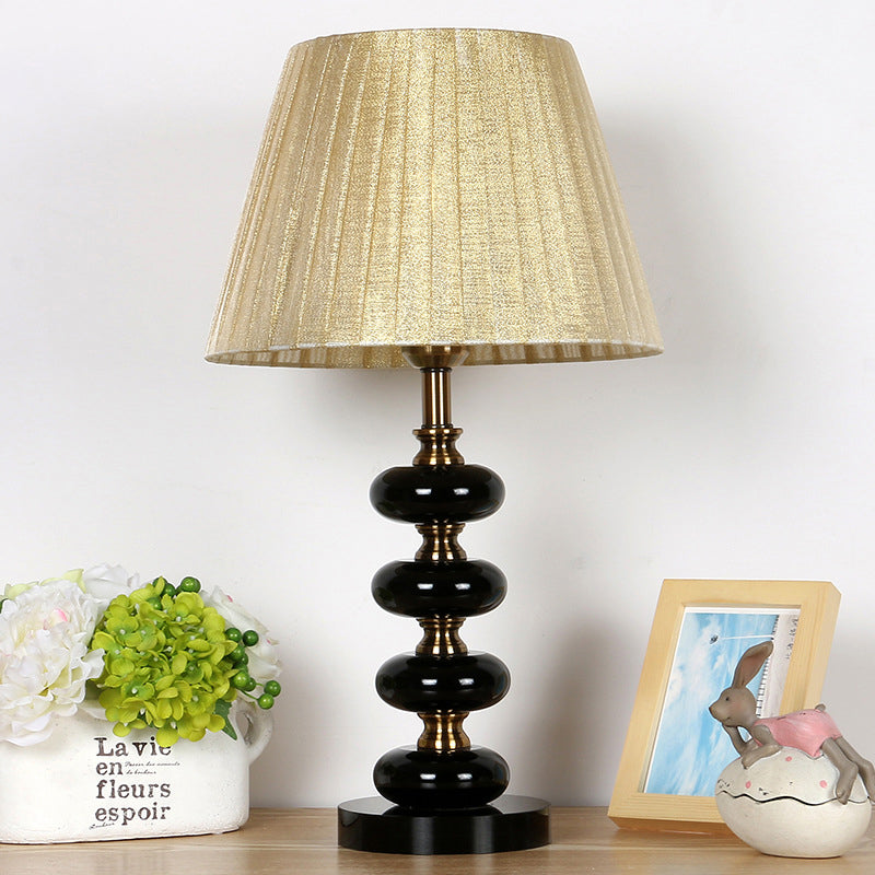 Lampe de table de nuit à ampoule unique beige Lampe de table de chevet conique en tissu rural avec accent en cristal