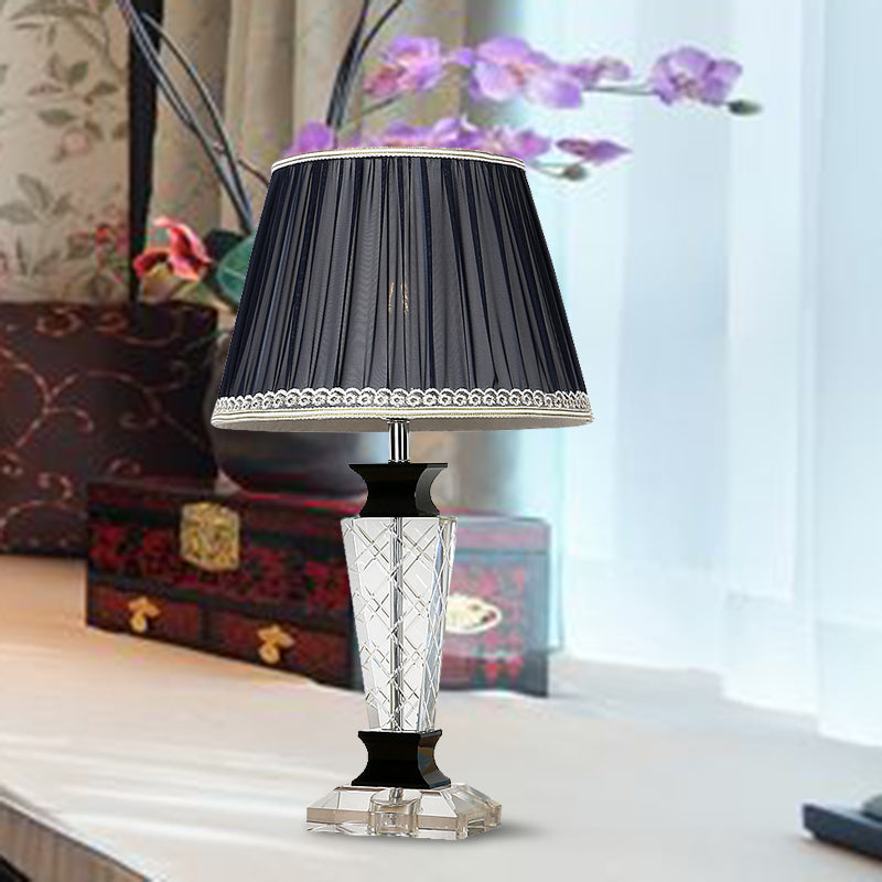 Lampe de table de chevet conique noire de style traditionnel, lampe de table de chambre à coucher à 1 lumière avec base en cristal