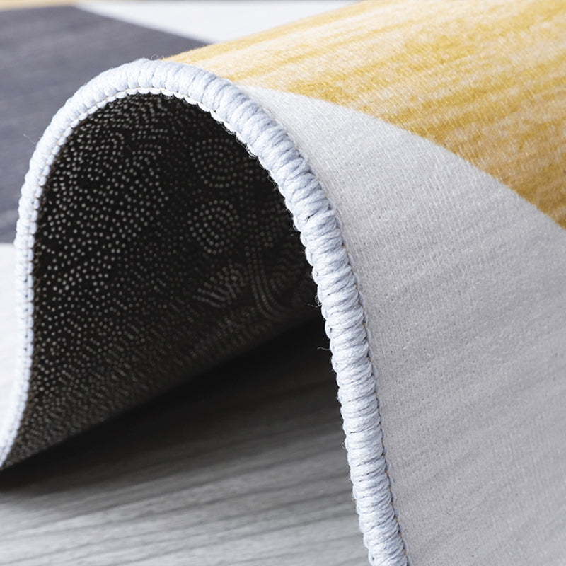 Farblich gemischter dreieckiger Teppich aus Polyester, minimalistischer Teppich, rutschfeste Rückseite, Innenteppich für Heimdekoration
