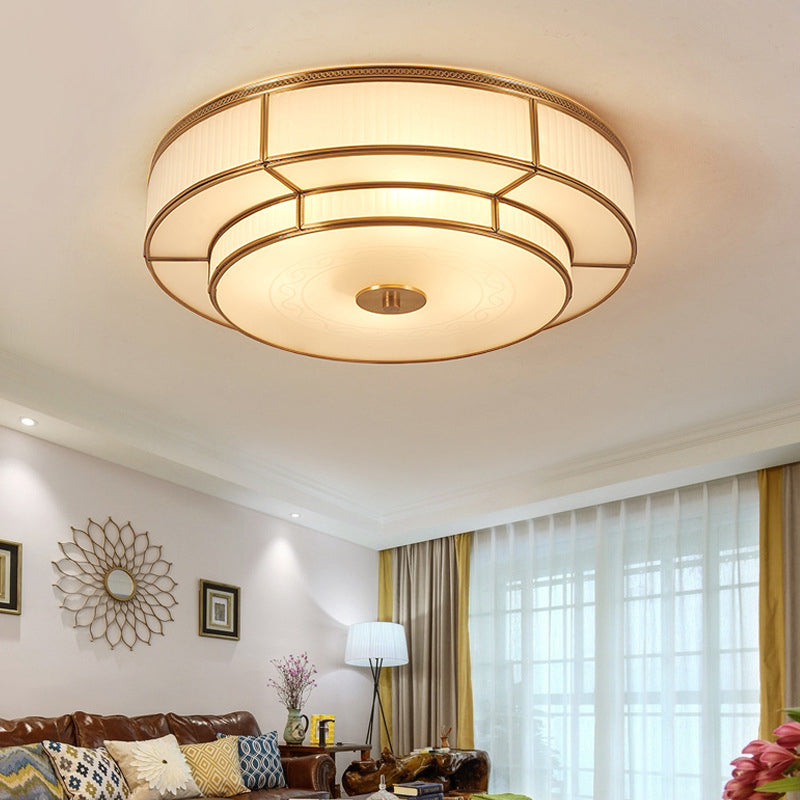 Plafonnier circulaire doré de style artistique colonial, plafonnier d'intérieur en cuivre avec abat-jour en verre