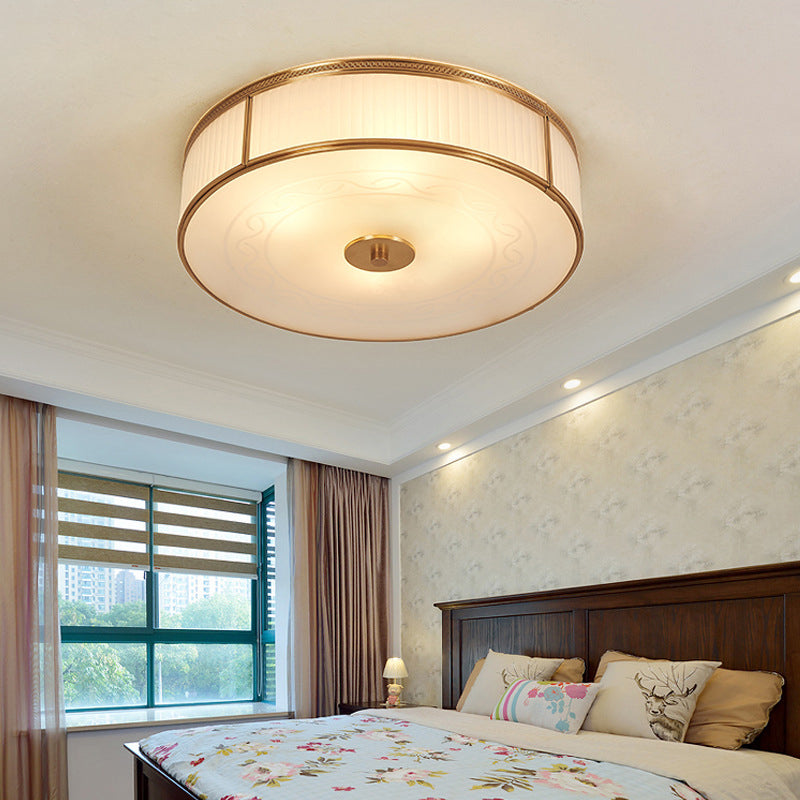 Plafonnier circulaire doré de style artistique colonial, plafonnier d'intérieur en cuivre avec abat-jour en verre