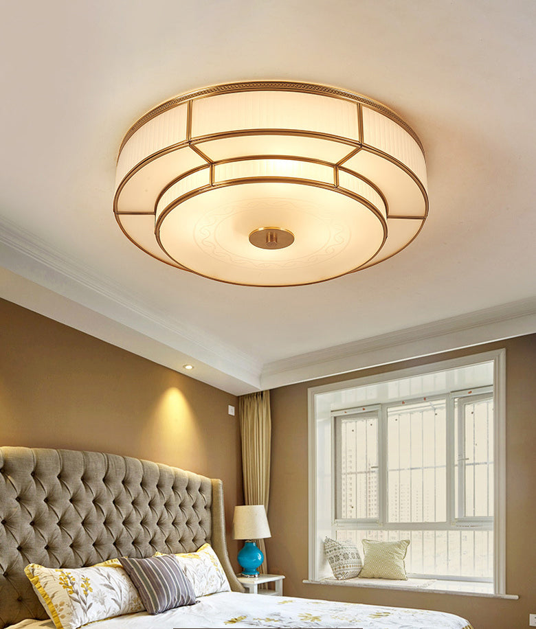 Plafonnier circulaire doré de style artistique colonial, plafonnier d'intérieur en cuivre avec abat-jour en verre