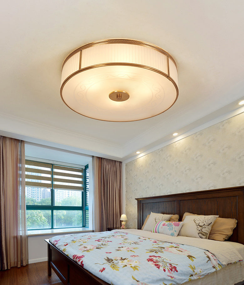 Plafonnier circulaire doré de style artistique colonial, plafonnier d'intérieur en cuivre avec abat-jour en verre