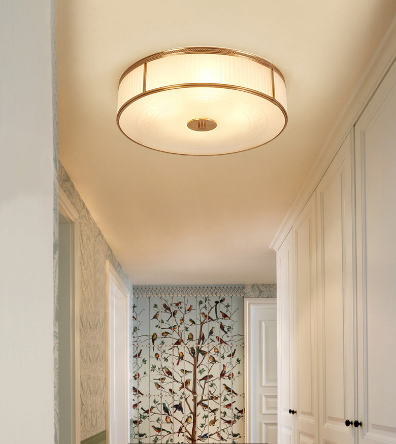 Plafonnier circulaire doré de style artistique colonial, plafonnier d'intérieur en cuivre avec abat-jour en verre