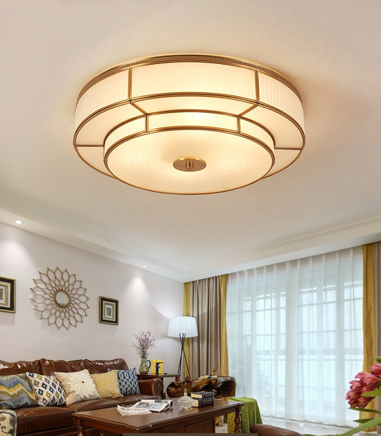 Plafonnier circulaire doré de style artistique colonial, plafonnier d'intérieur en cuivre avec abat-jour en verre
