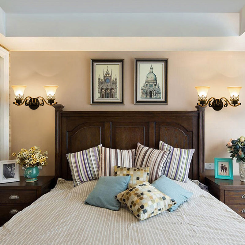 Witte glazen wandmontage lamp 1-licht traditionele wandverlichtingsarmatuur voor badkamer