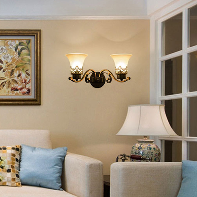 Witte glazen wandmontage lamp 1-licht traditionele wandverlichtingsarmatuur voor badkamer