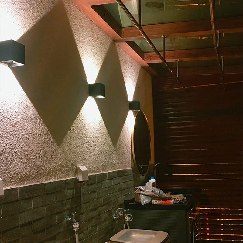 Quadratische Metallwandlampen 1-Licht-LED Moderne Außenwandhalterlampe für Garten