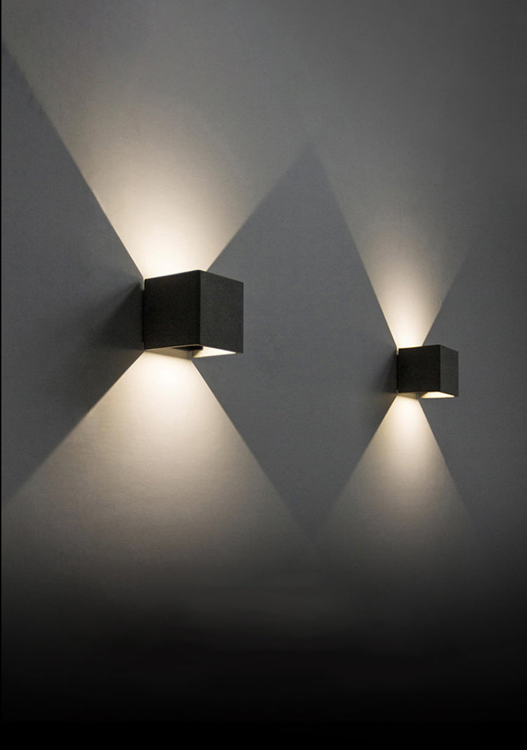 Quadratische Metallwandlampen 1-Licht-LED Moderne Außenwandhalterlampe für Garten