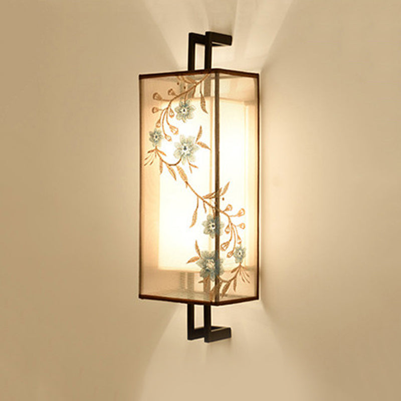 1-Light Round Wall Sconce Modern Simple Style Metal Wall Lighting in Black and Gold