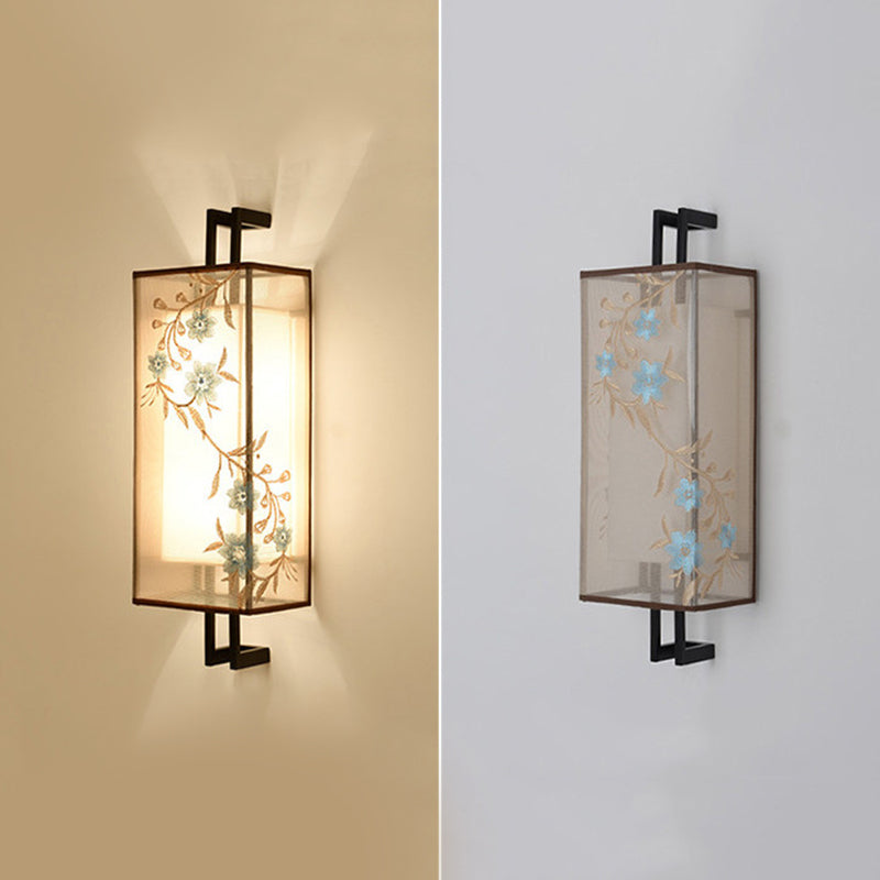 1-Light Round Wall Sconce Modern Simple Style Metal Wall Lighting in Black and Gold