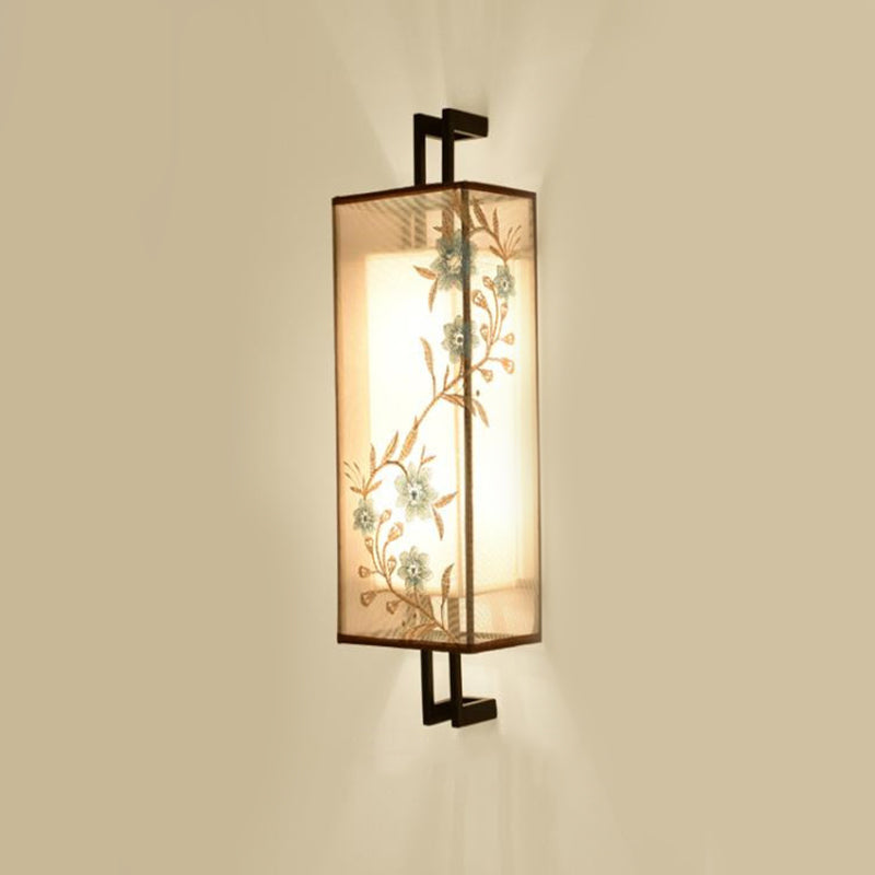 1-Light Round Wall Sconce Modern Simple Style Metal Wall Lighting in Black and Gold