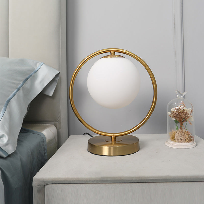 Milky Glass Ball Shade Nachttischlampe Einfachheit Single-Bulb-Tischlicht