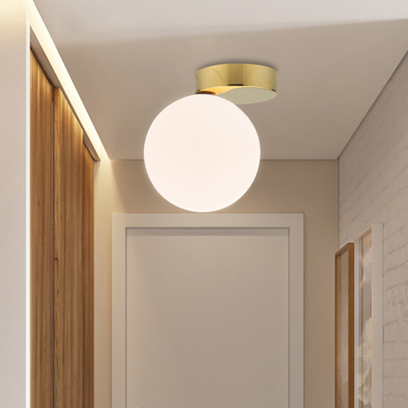 Plafonnier globe en verre blanc, luminaire nordique à 1 ampoule, finition dorée