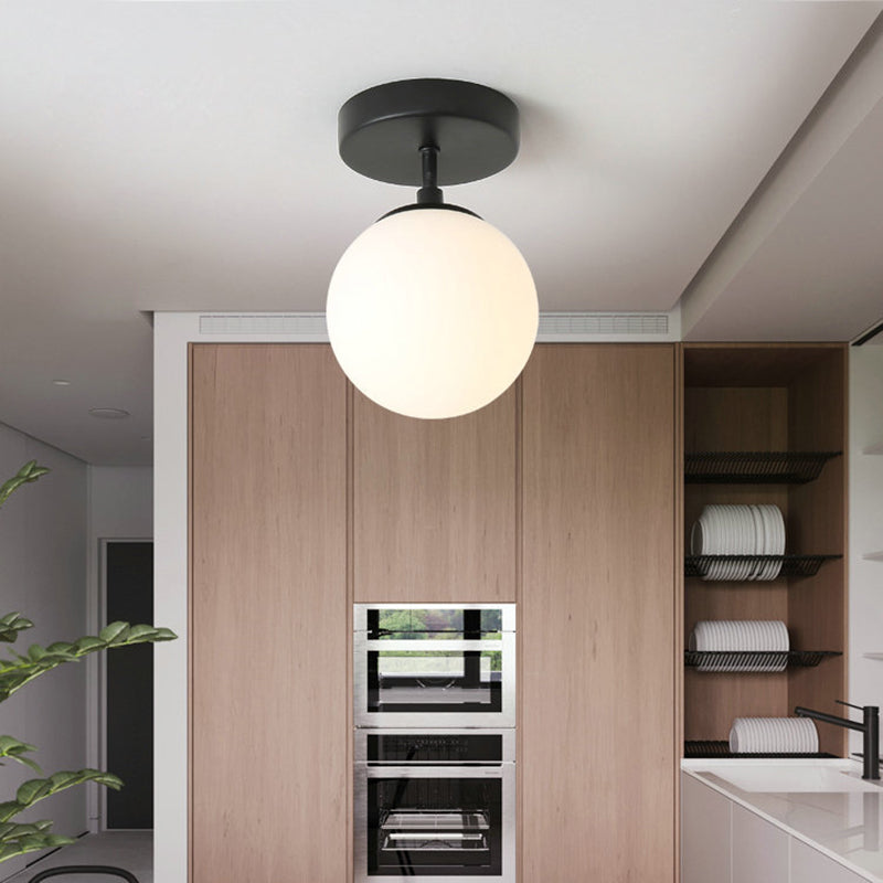 1 lampadina in ottone/finitura nera vicino alla luce del soffitto con vetro smerigliato Globe Shade Minimalista Semi-Flushmount Light