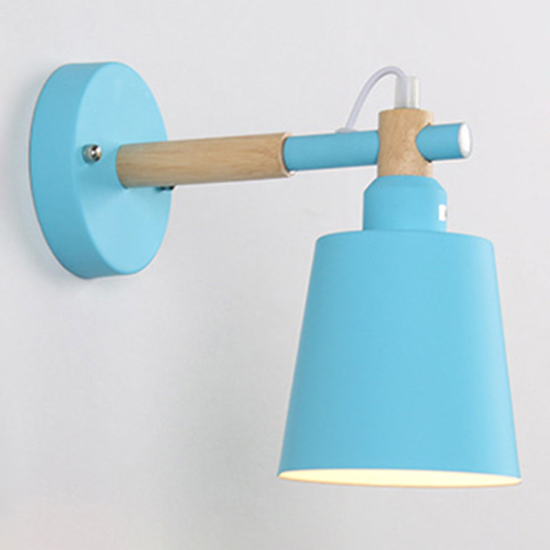 Lámpara de pared de macaron de hierro forjado en estilo de pared de domo de madera de estilo artístico moderno para espacios interiores