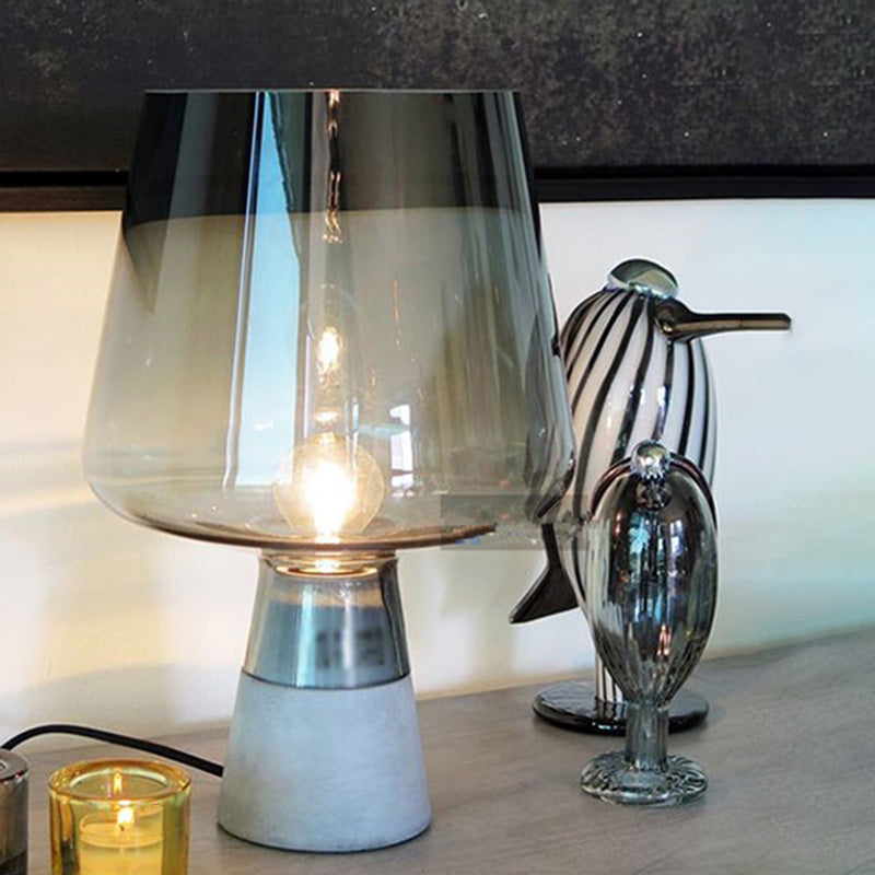 Lampada da comodino in vetro con lampada da tavolo affusolata ultramoderna per camera da letto