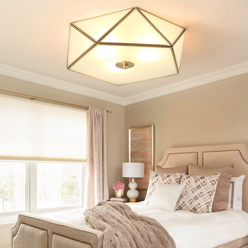 Luminaria dorada montada en el techo Vidrio de estilo tradicional con sombra cerca de la iluminación del techo