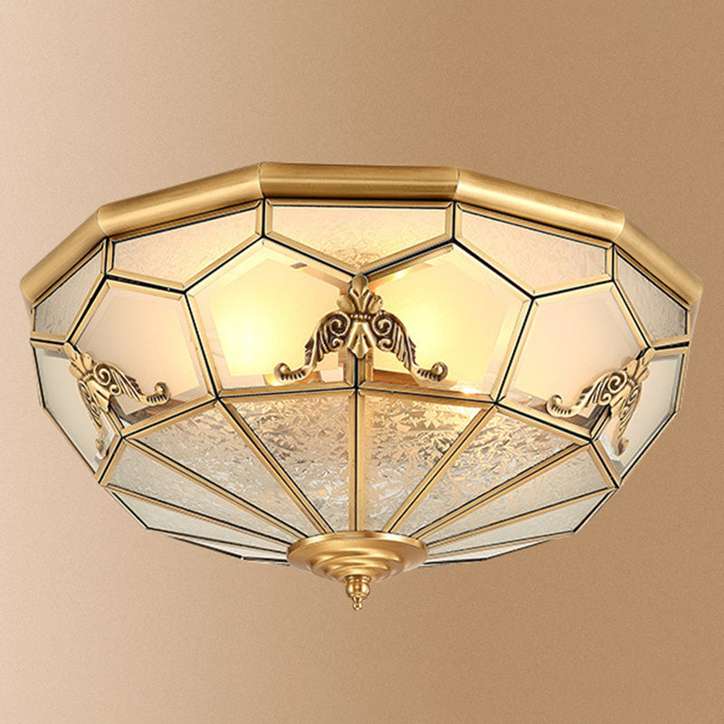 Luminaria dorada montada en el techo Vidrio de estilo tradicional con sombra cerca de la iluminación del techo