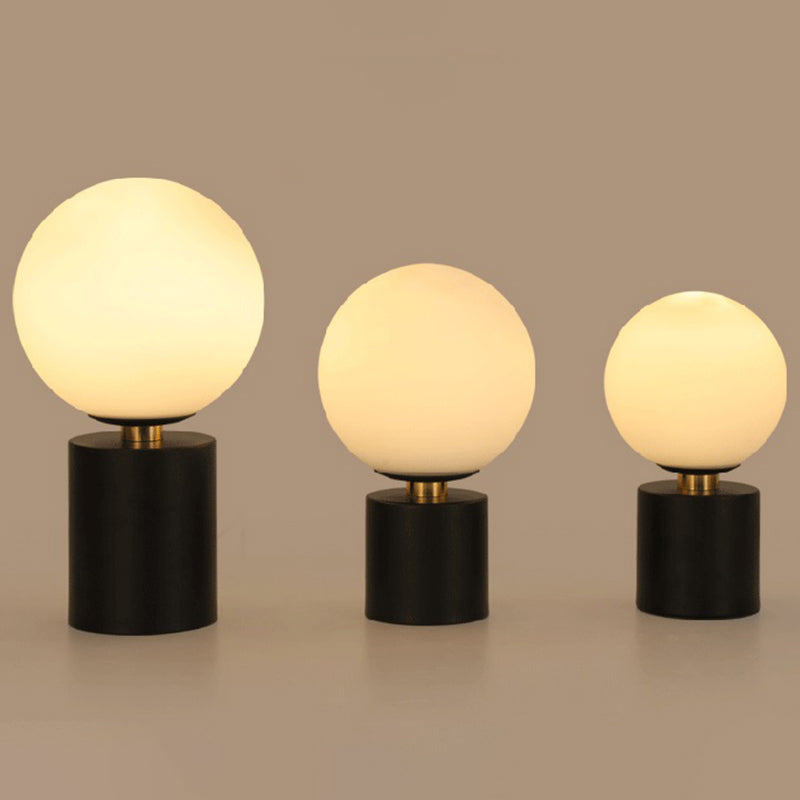 Lámpara de mesa global de estilo simple Vidrio 1 Bulbo Bomberna de la noche Luz de stand