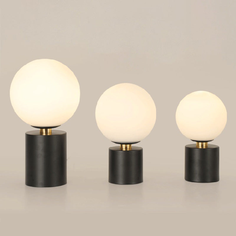 Lámpara de mesa global de estilo simple Vidrio 1 Bulbo Bomberna de la noche Luz de stand