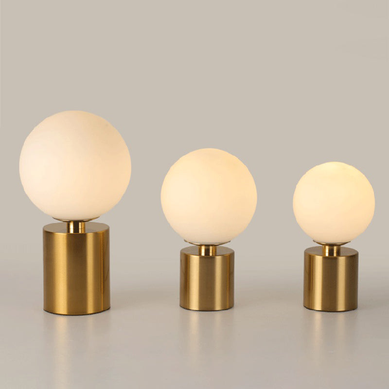 Lámpara de mesa global de estilo simple Vidrio 1 Bulbo Bomberna de la noche Luz de stand