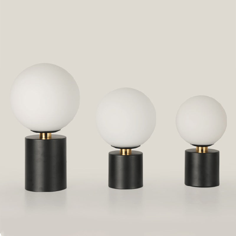 Lámpara de mesa global de estilo simple Vidrio 1 Bulbo Bomberna de la noche Luz de stand